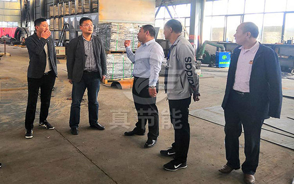 用戶到電鍍污泥干燥機(jī)廠家進(jìn)行參觀、考察